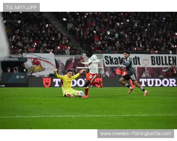 莱比锡vs圣保利实时：琼斯两失单刀，客队逃过险情