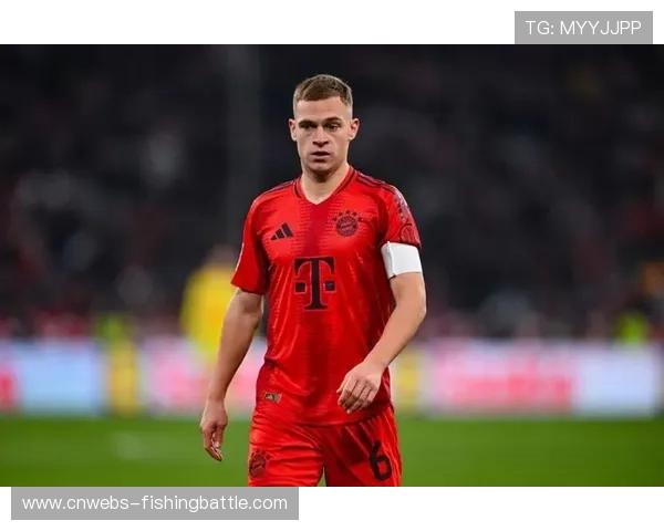 拜仁基米希远射中横梁，错过领先机会